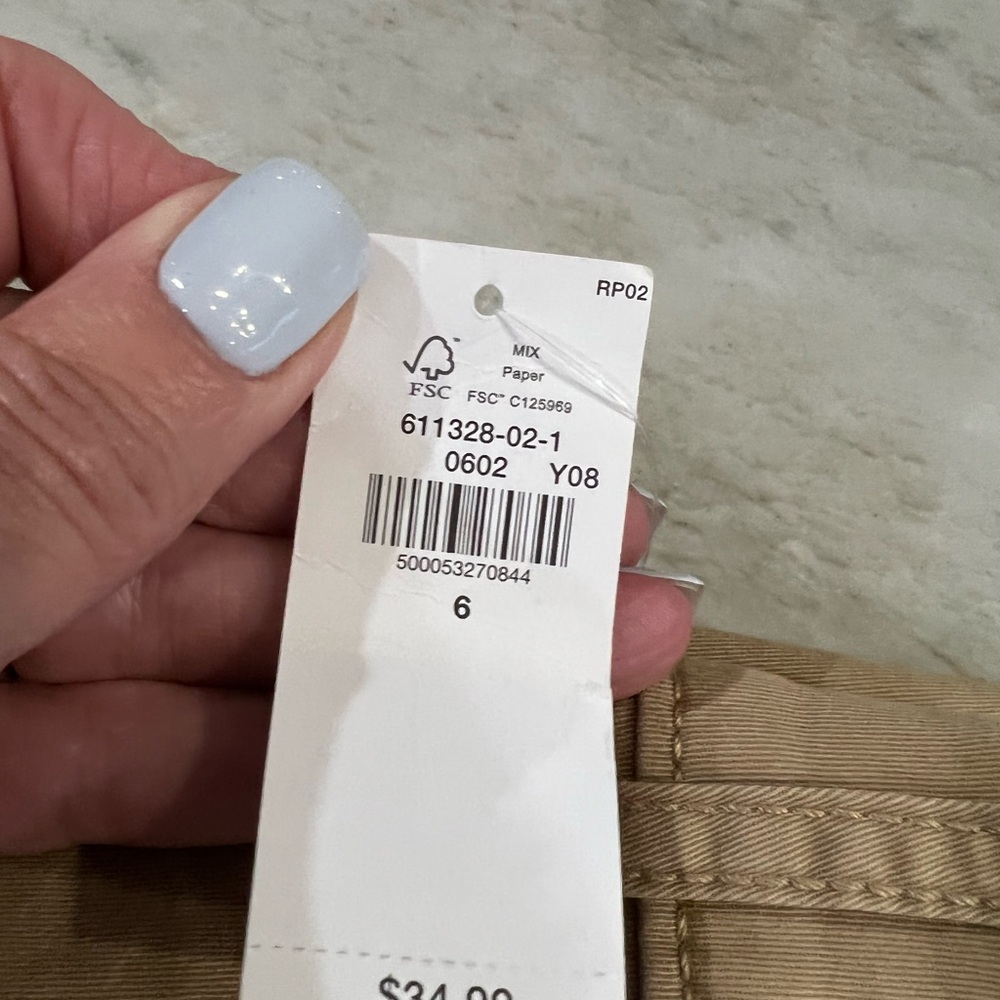 Old Navy khaki cropped pants - Picture 5 of 10